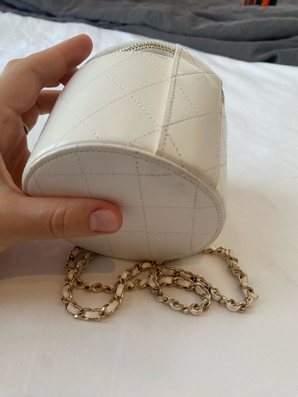 CHANEL CC Round Vanity Case Chain Quilted Lambskin Mini shoulder/crossbody 2021 - Picture 7 of 17